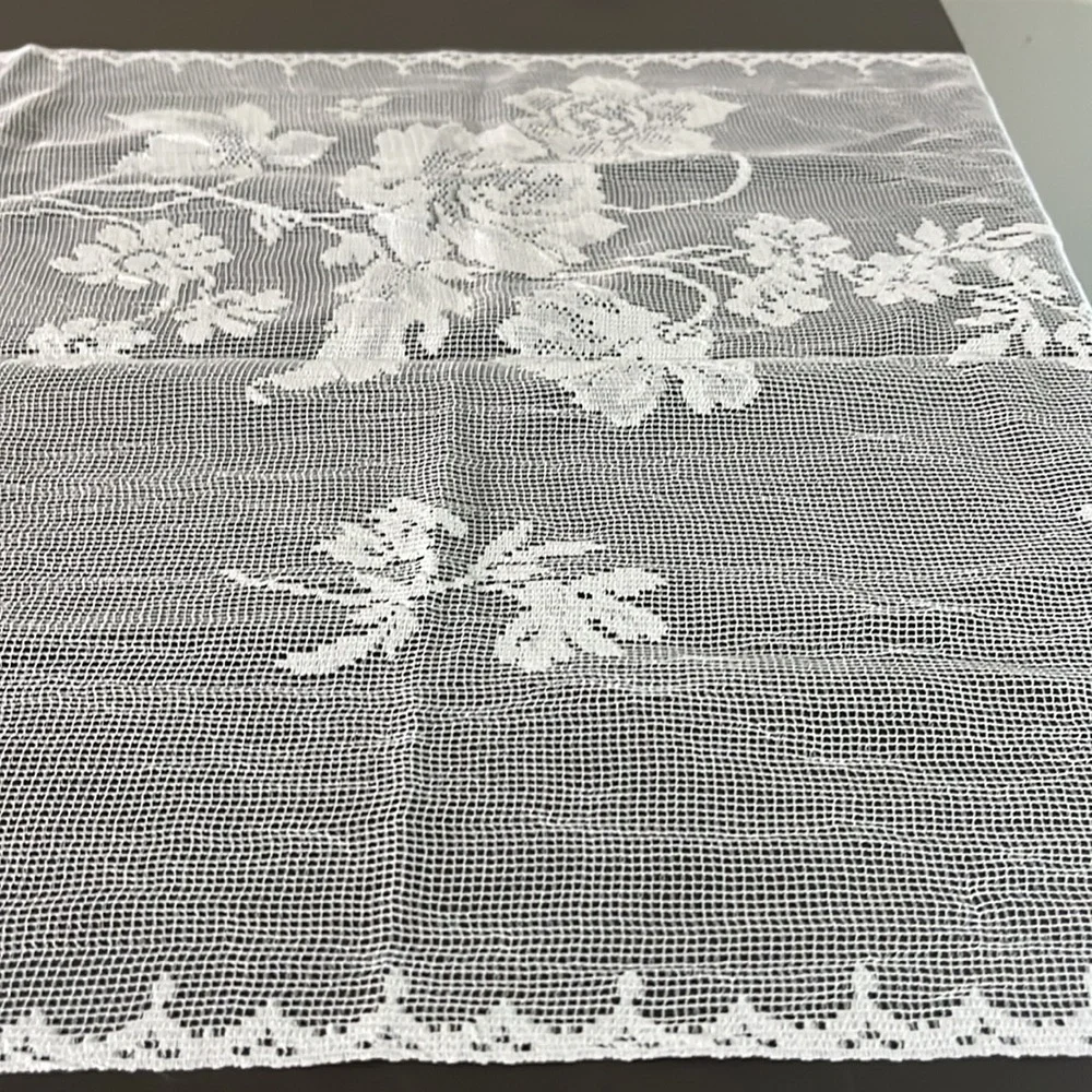 Heritage Lace table runner